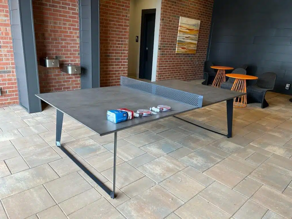 Table ping pong extérieur robuste