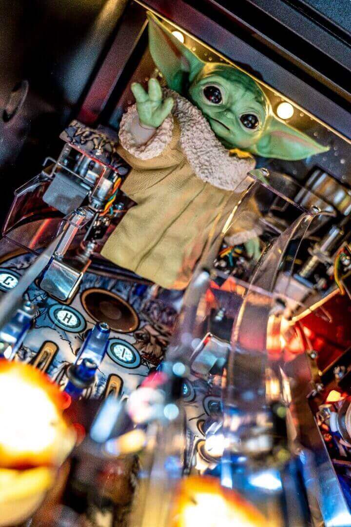 The Mandalorian Premium Pinball Machine