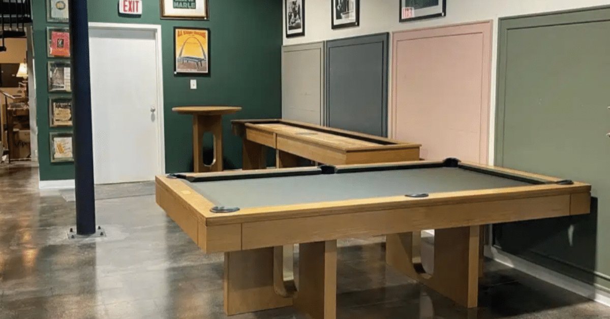 Stella 8-foot pool table